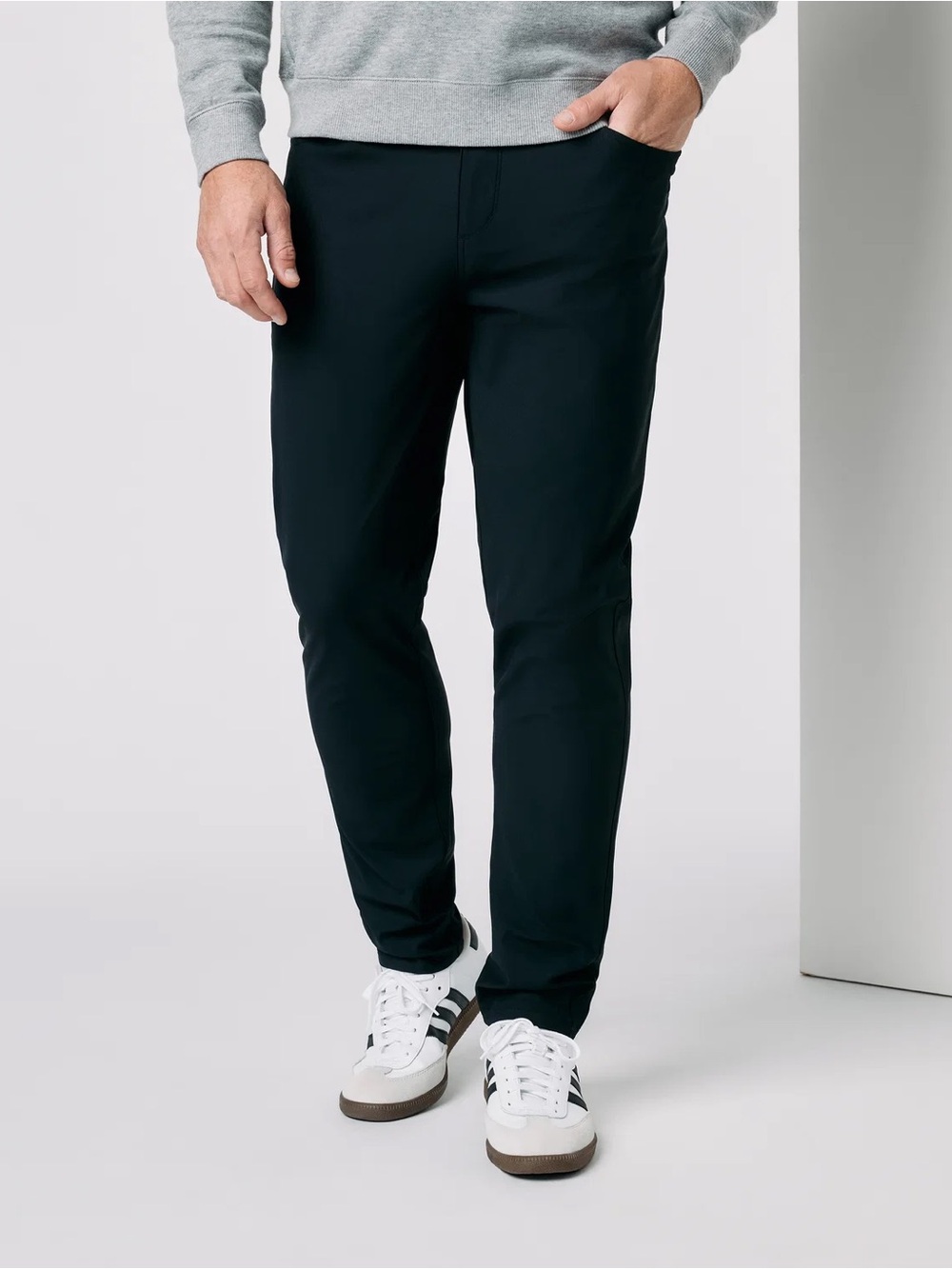 Vuori || Meta Pant Athletic Slim Fit Chinos Black 36 x 32